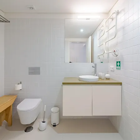 Charming With Convenient Access *