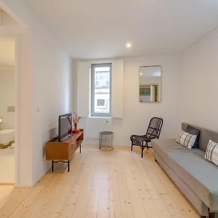 Charming With Convenient Access Apartment
