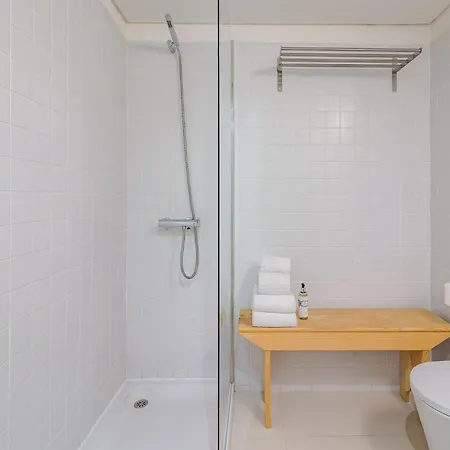 Charming With Convenient Access Apartament