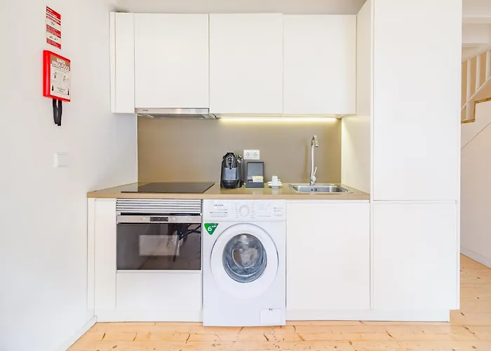 Charming With Convenient Access 아파트 *