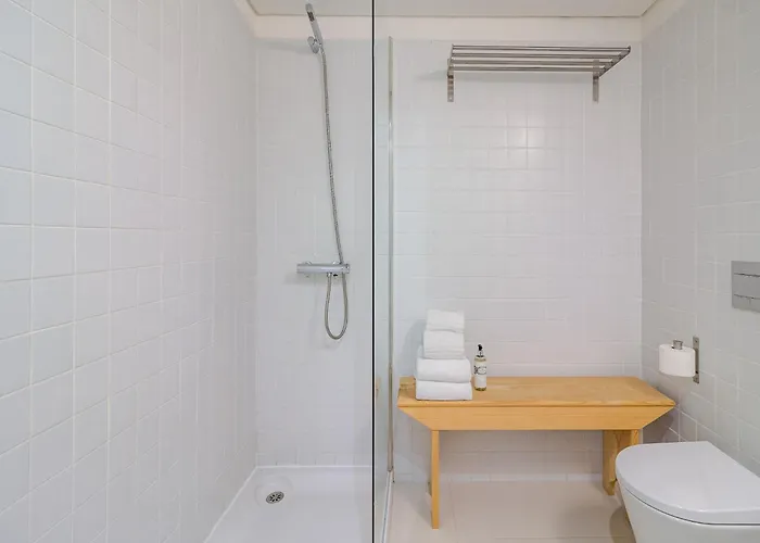 Charming With Convenient Access Lejlighed