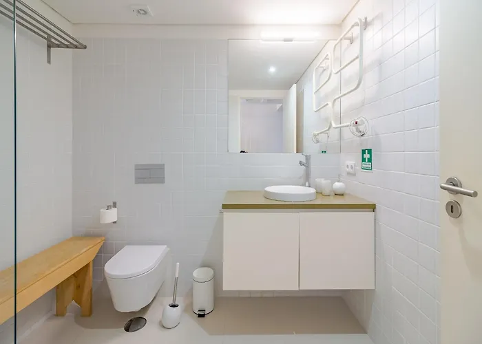 Charming With Convenient Access *